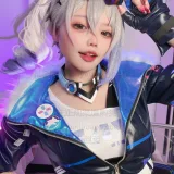 小瑶幺幺《银狼自拍版》主题写真：64张全套美图，含5个视频