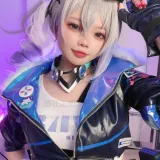 小瑶幺幺《银狼自拍版》主题写真：64张全套美图，含5个视频