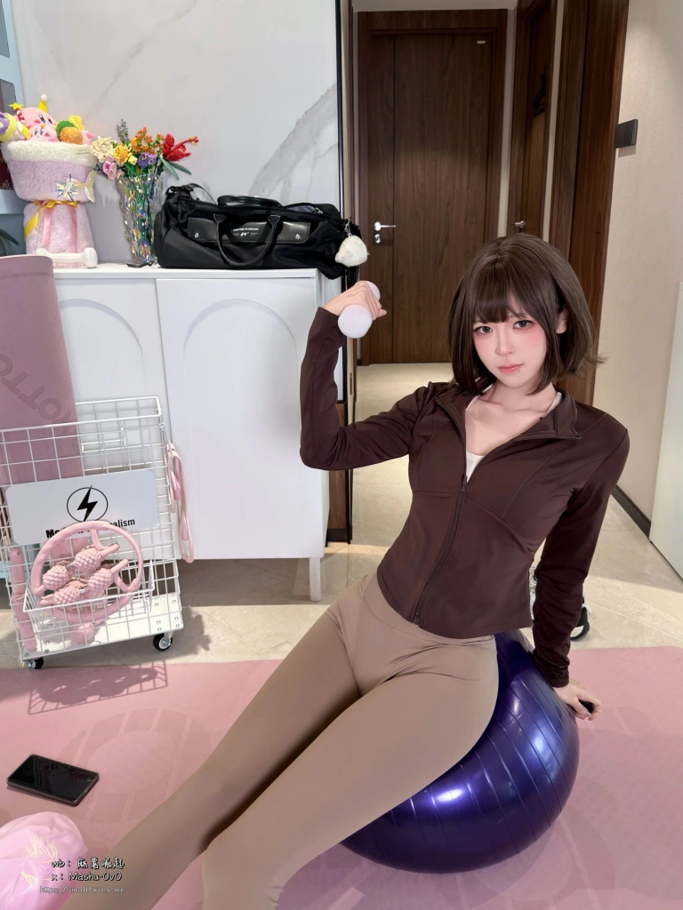 麻薯好吃《瑜伽垫上的越界》主题写真：75张全套美图，含1个视频