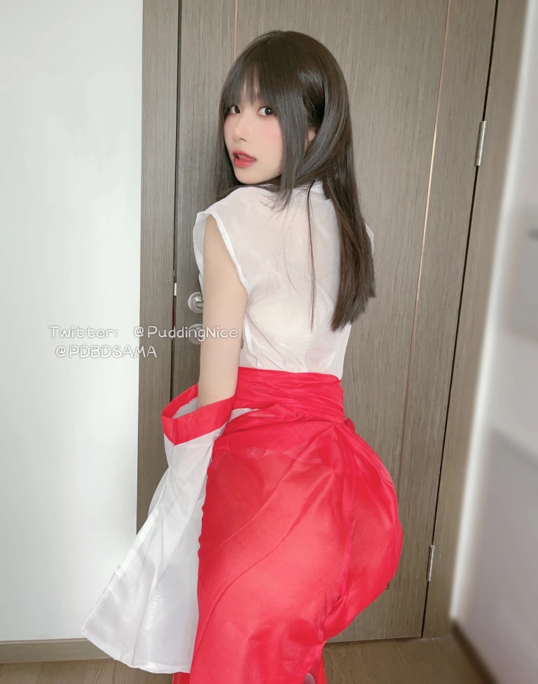 布丁大法《C4莓果挞》主题写真：62张全套美图，含4个视频