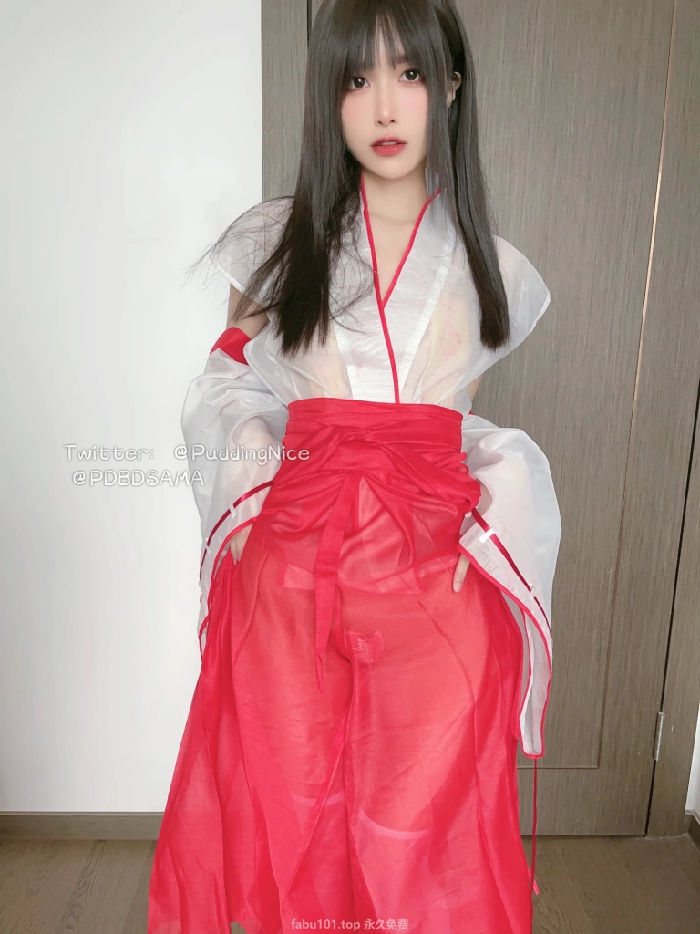 布丁大法《C4莓果挞》主题写真：62张全套美图，含4个视频