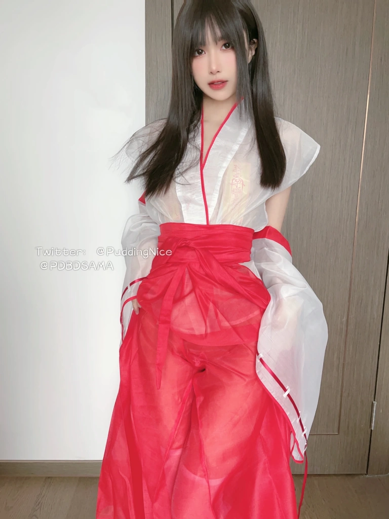布丁大法《C4莓果挞》主题写真：62张全套美图，含4个视频