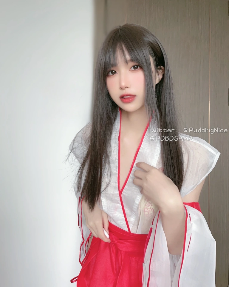 布丁大法《C4莓果挞》主题写真：62张全套美图，含4个视频