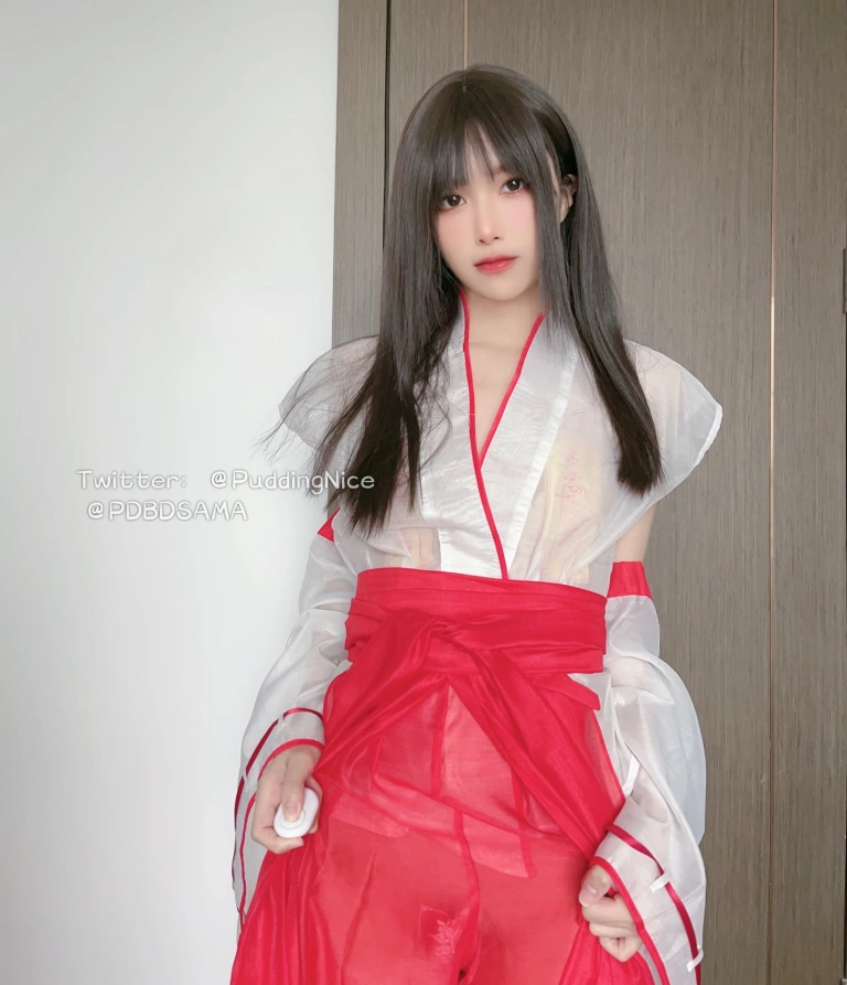 布丁大法《C4莓果挞》主题写真：62张全套美图，含4个视频