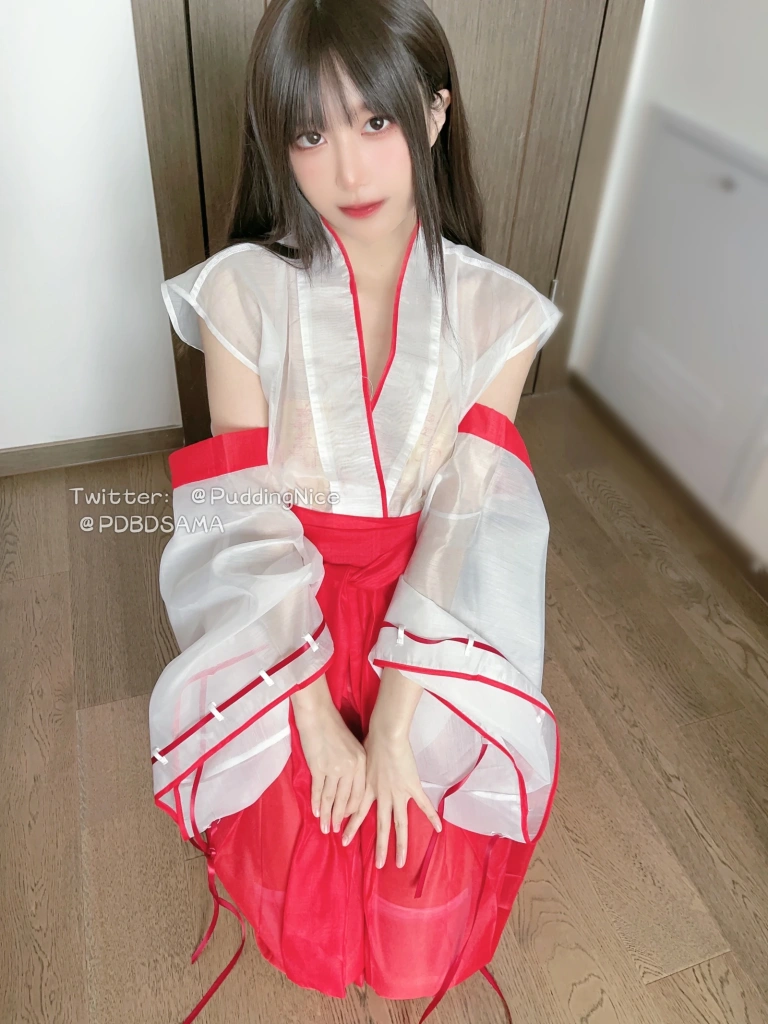 布丁大法《C4莓果挞》主题写真：62张全套美图，含4个视频