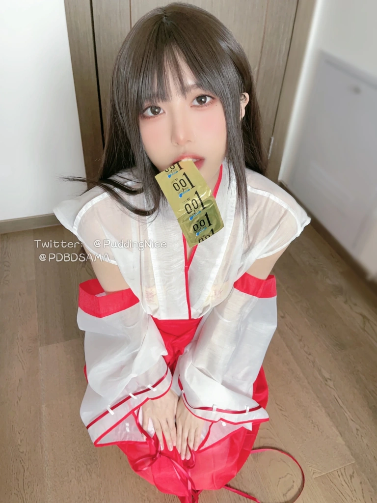 布丁大法《C4莓果挞》主题写真：62张全套美图，含4个视频