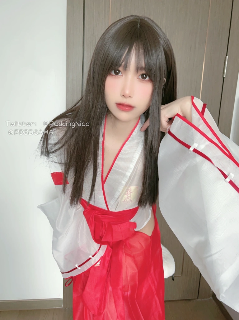 布丁大法《C4莓果挞》主题写真：62张全套美图，含4个视频
