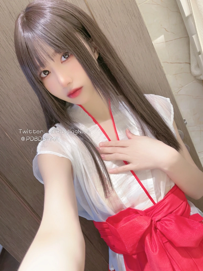 布丁大法《C4莓果挞》主题写真：62张全套美图，含4个视频