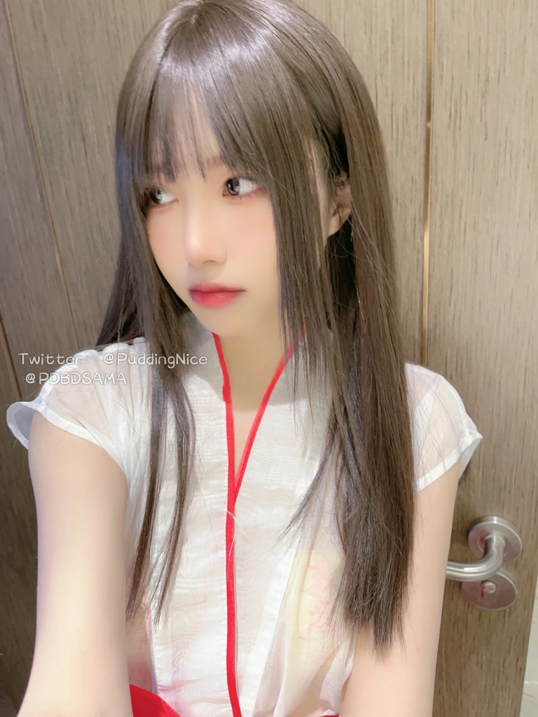 布丁大法《C4莓果挞》主题写真：62张全套美图，含4个视频