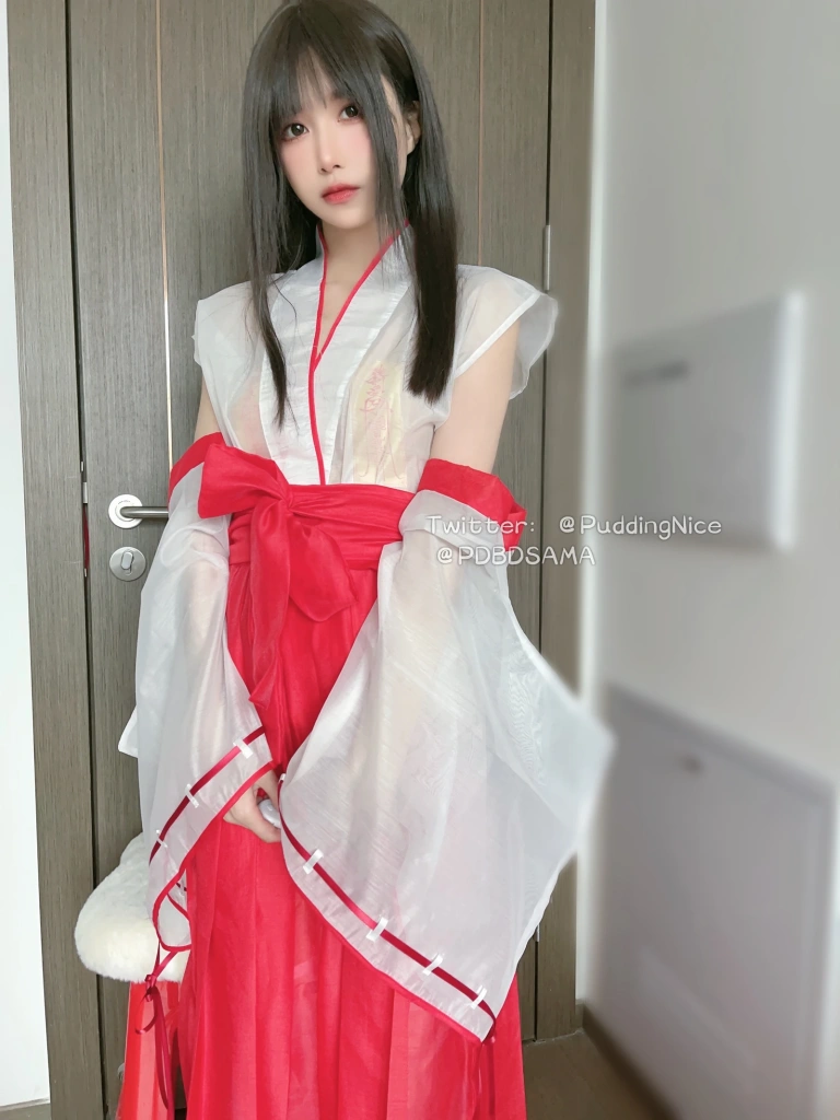 布丁大法《C4莓果挞》主题写真：62张全套美图，含4个视频