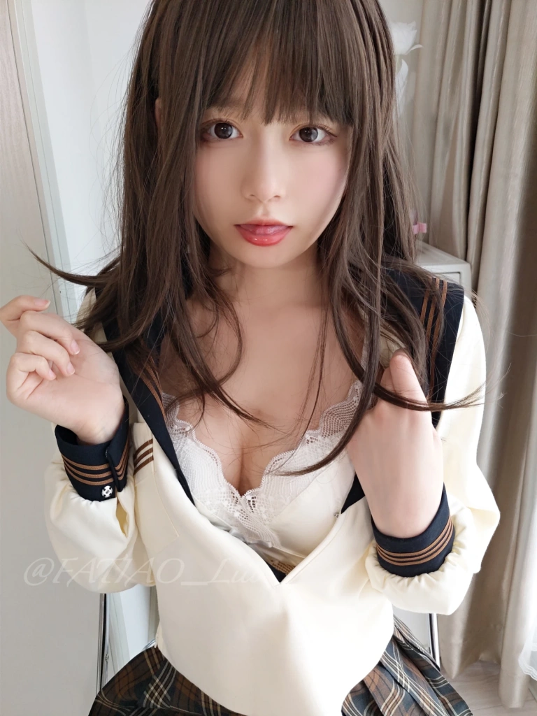 迷之呆梨《Fantia 2022年03月会员合集（10期）》主题写真：216张全套美图，含7个视频