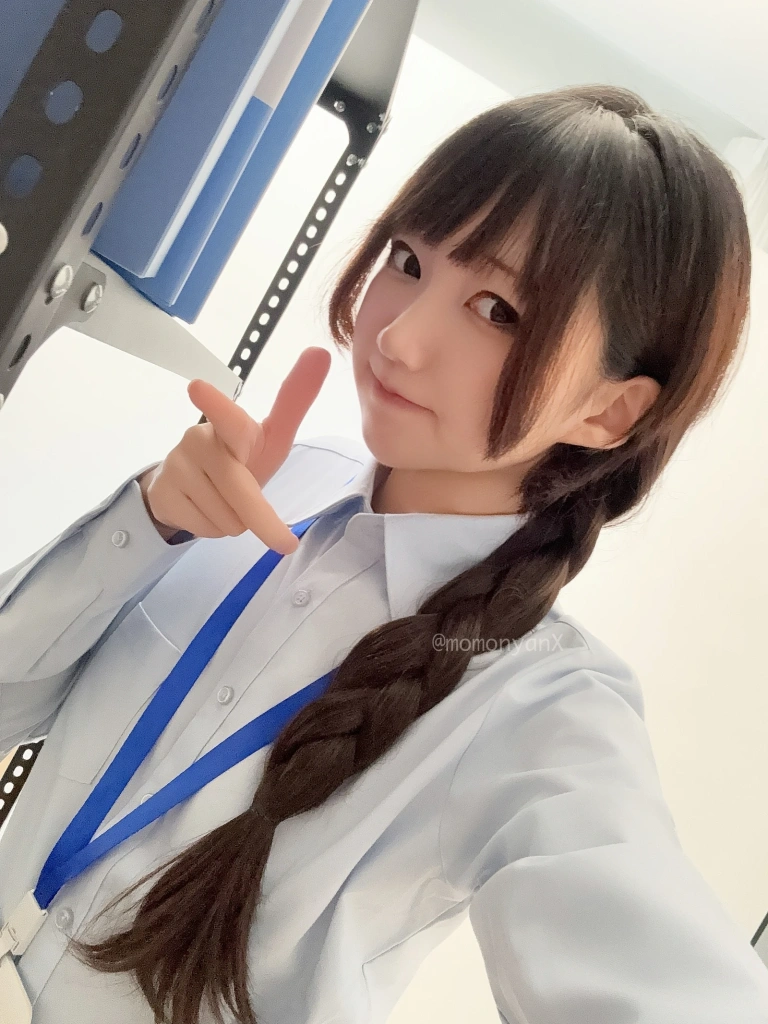 雫しずく《[Fantia] 2025年08月订阅》主题写真：257张全套美图，含2个视频