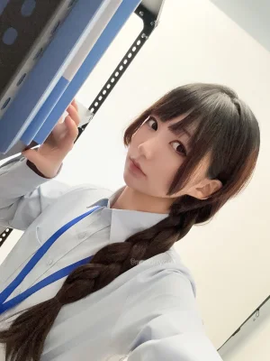 雫しずく《[Fantia] 2025年08月订阅》主题写真：257张全套美图，含2个视频