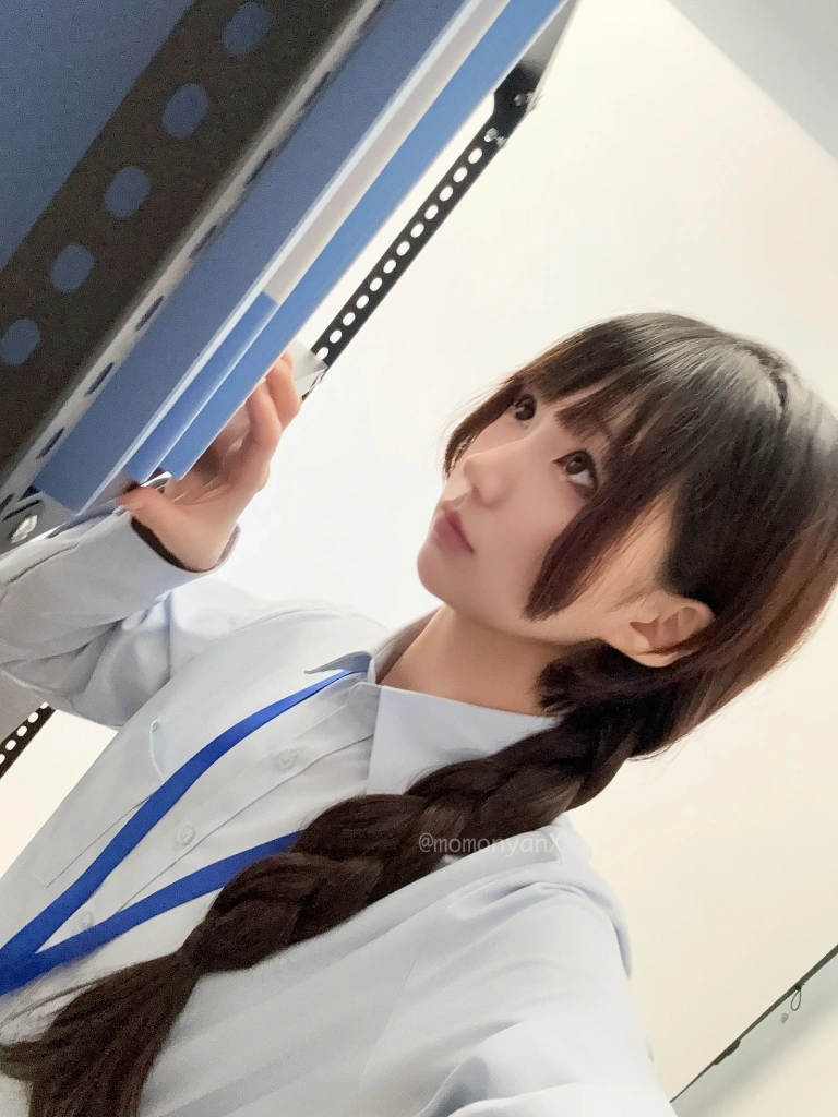 雫しずく《[Fantia] 2025年08月订阅》主题写真：257张全套美图，含2个视频