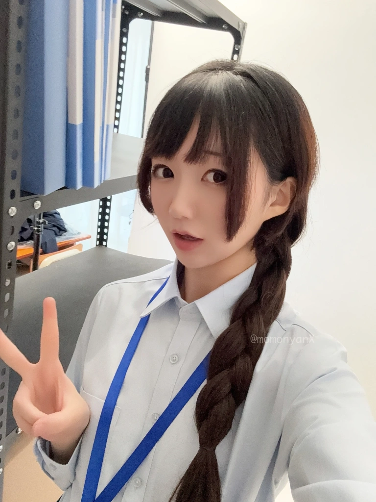 雫しずく《[Fantia] 2025年08月订阅》主题写真：257张全套美图，含2个视频
