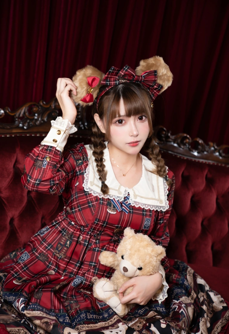 凛子酱《Lolita 泰迪熊》主题写真：10张全套美图