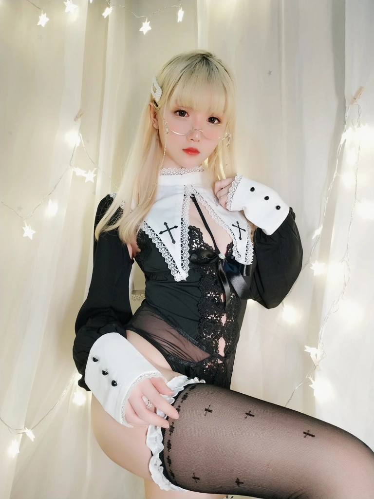 星之迟迟《VOL.15 圣光修女包》主题写真：61张全套美图