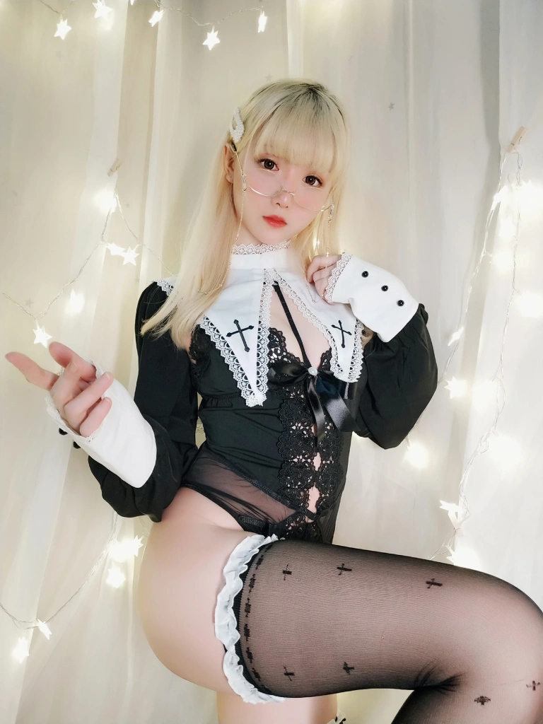星之迟迟《VOL.15 圣光修女包》主题写真：61张全套美图