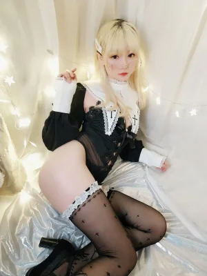 星之迟迟《VOL.15 圣光修女包》主题写真：61张全套美图