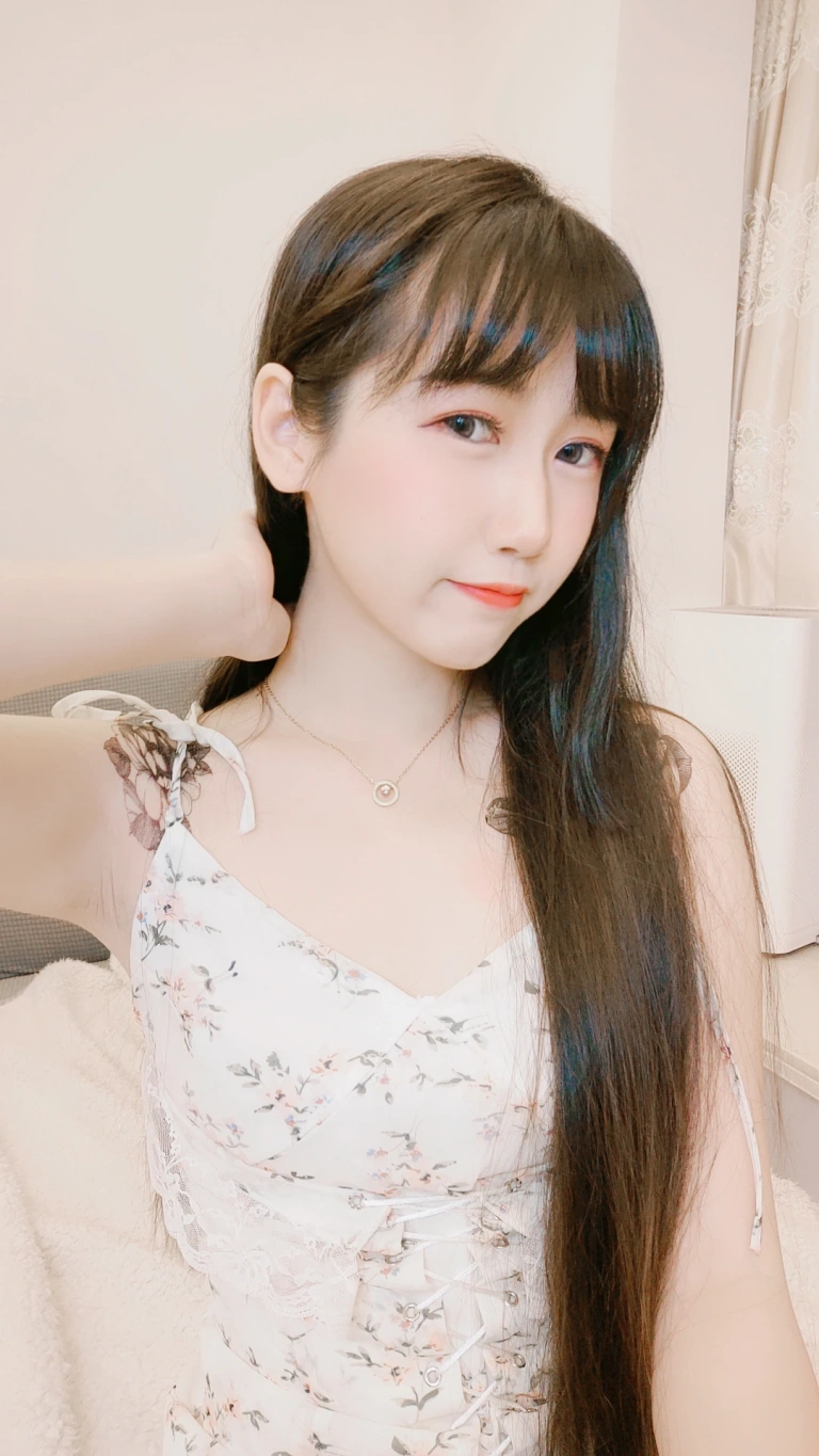 不呆猫《温柔风连衣裙》主题写真：15张全套美图