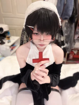 清水凪《修女的祷告》主题写真：18张全套美图，含1个视频