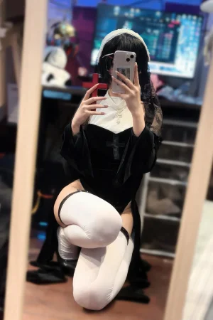 清水凪《修女的祷告》主题写真：18张全套美图，含1个视频