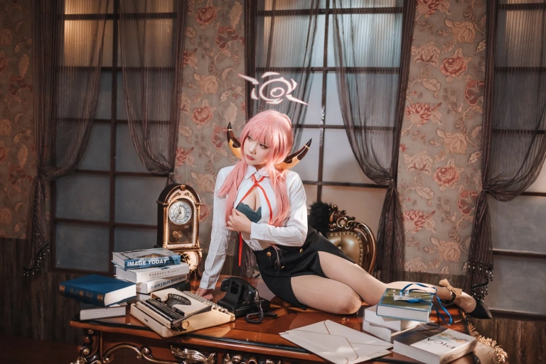 是一只熊仔《碧蓝档案 陆八魔爱瑠》主题写真：20张全套美图