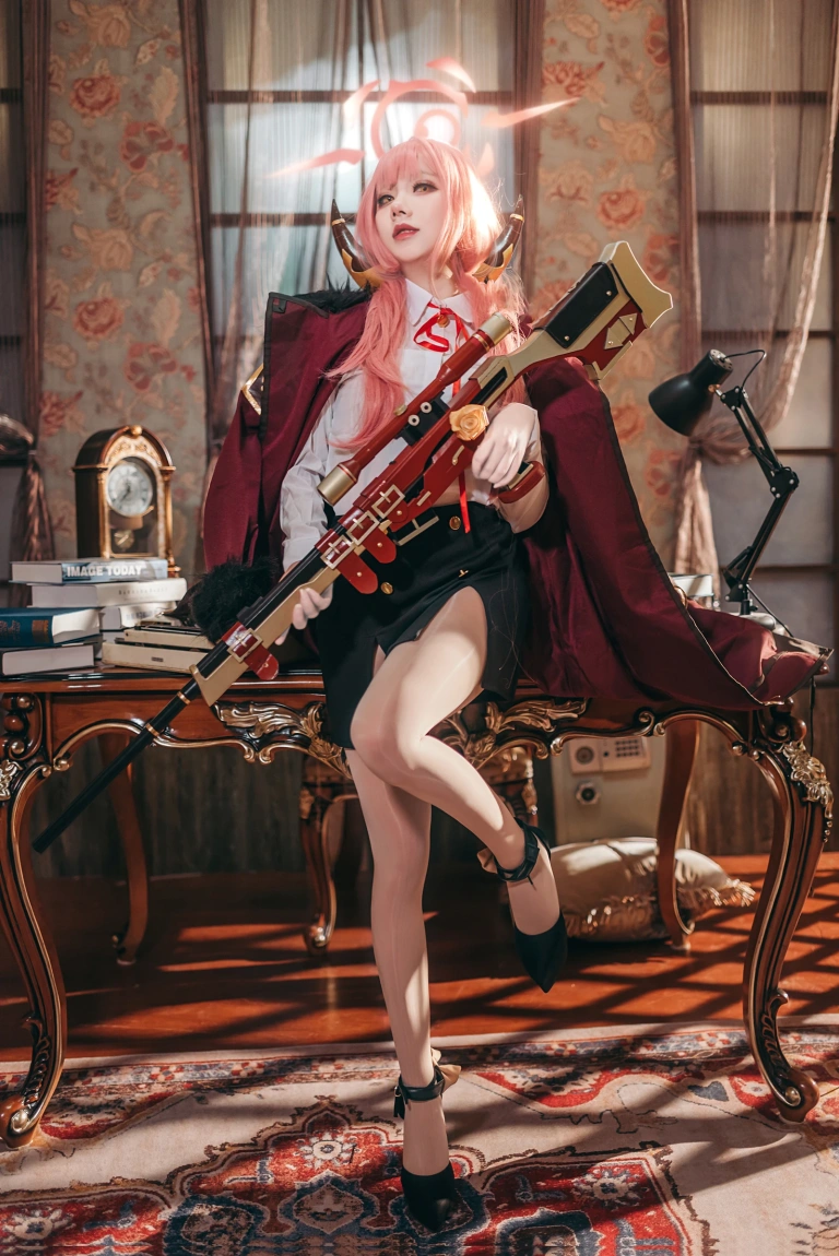 是一只熊仔《碧蓝档案 陆八魔爱瑠》主题写真：20张全套美图