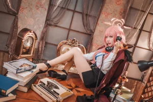 是一只熊仔《碧蓝档案 陆八魔爱瑠》主题写真：20张全套美图