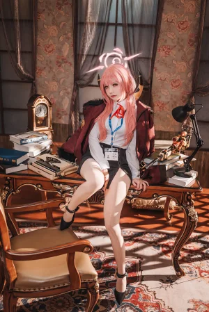 是一只熊仔《碧蓝档案 陆八魔爱瑠》主题写真：20张全套美图