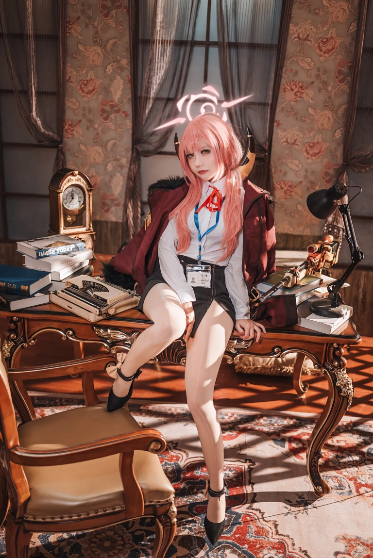 是一只熊仔《碧蓝档案 陆八魔爱瑠》主题写真：20张全套美图