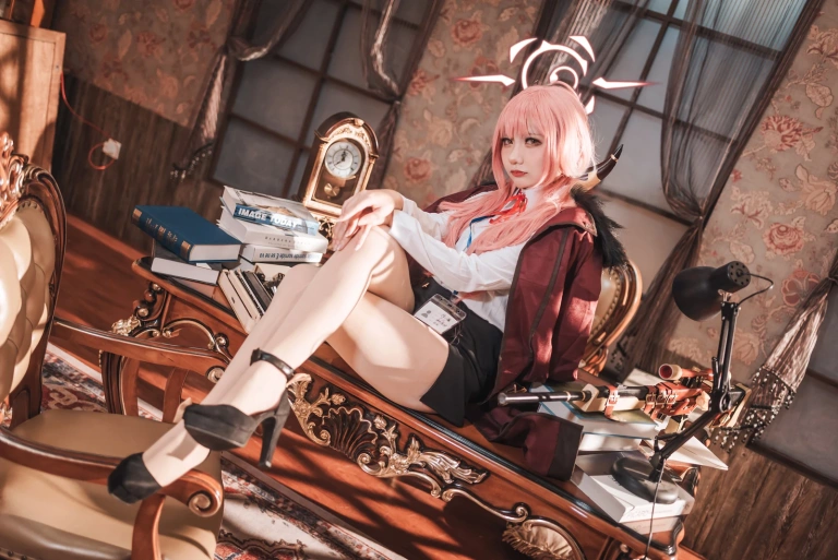 是一只熊仔《碧蓝档案 陆八魔爱瑠》主题写真：20张全套美图