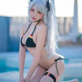瓜希酱《欧根亲王》主题写真：20张全套美图