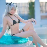 瓜希酱《欧根亲王》主题写真：20张全套美图