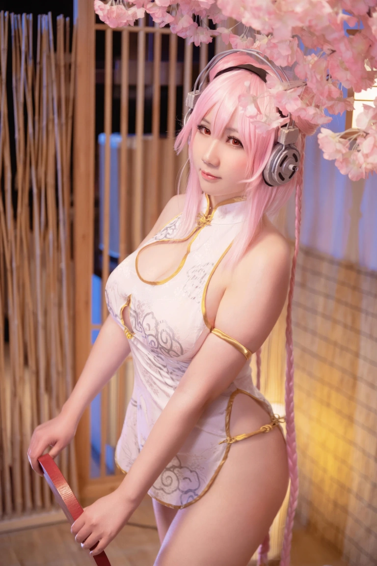 是本末末《索尼子旗袍》主题写真：23张全套美图