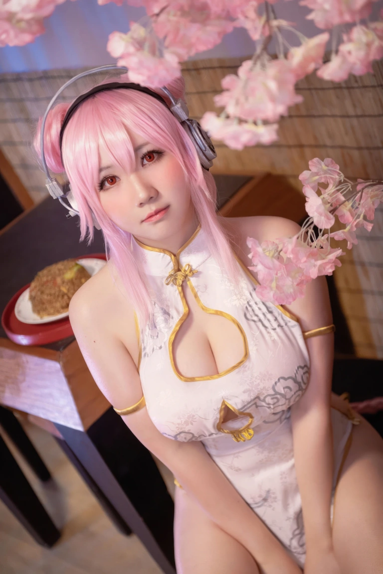 是本末末《索尼子旗袍》主题写真：23张全套美图