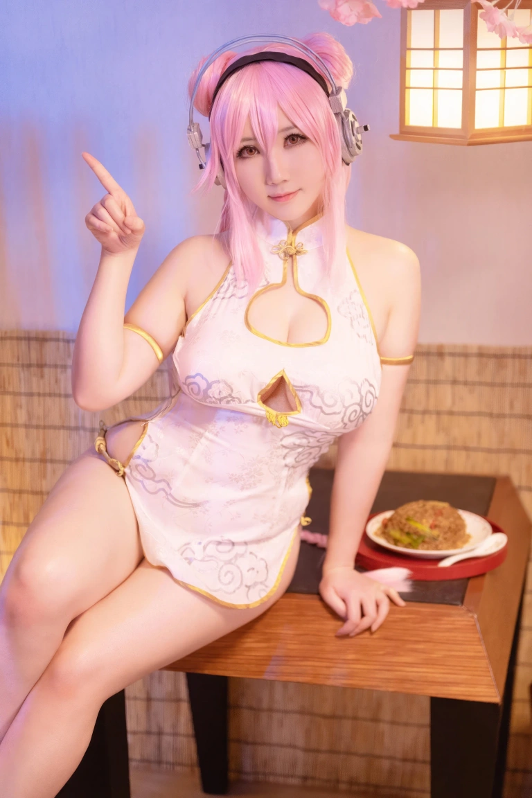是本末末《索尼子旗袍》主题写真：23张全套美图