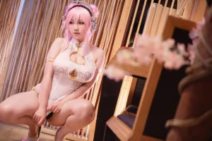 是本末末《索尼子旗袍》主题写真：23张全套美图