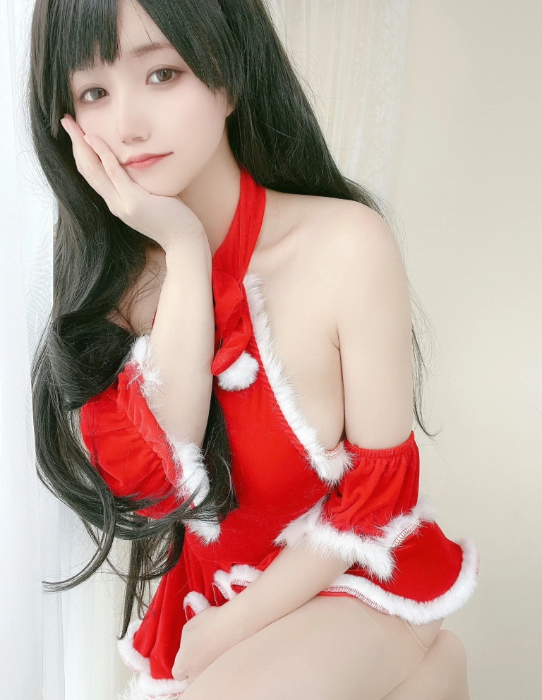 小仓千代《红色圣诞礼物裙》主题写真：23张全套美图