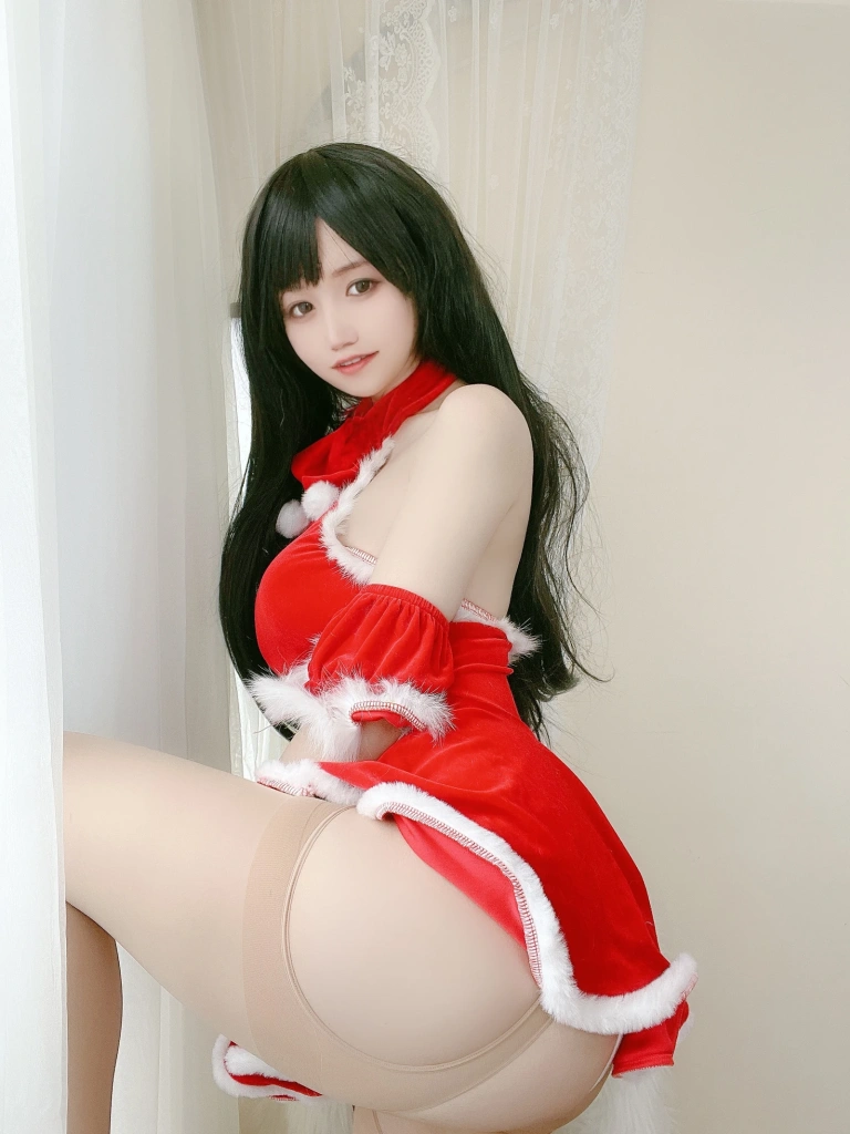 小仓千代《红色圣诞礼物裙》主题写真：23张全套美图