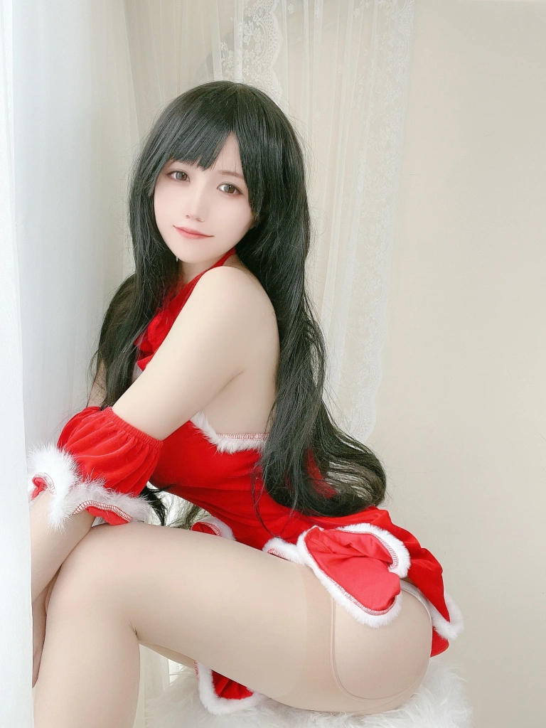 小仓千代《红色圣诞礼物裙》主题写真：23张全套美图