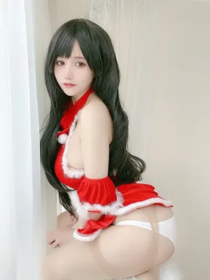 小仓千代《红色圣诞礼物裙》主题写真：23张全套美图