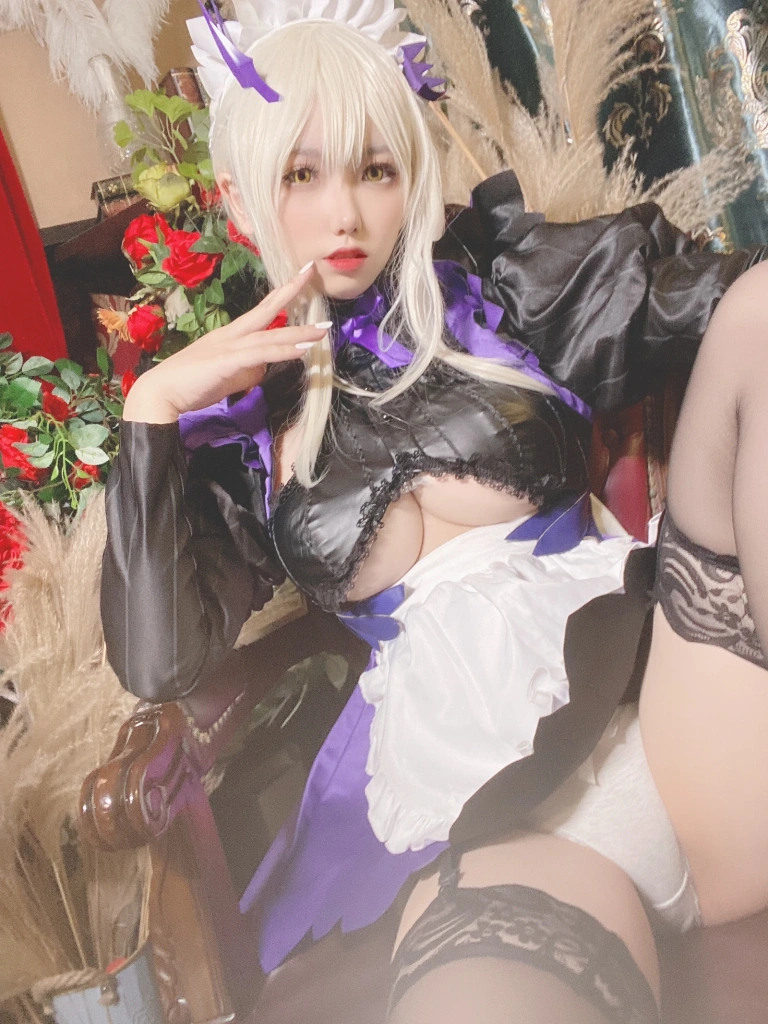 芋圆侑子《黑枪呆女仆自拍》主题写真：24张全套美图，含3个视频