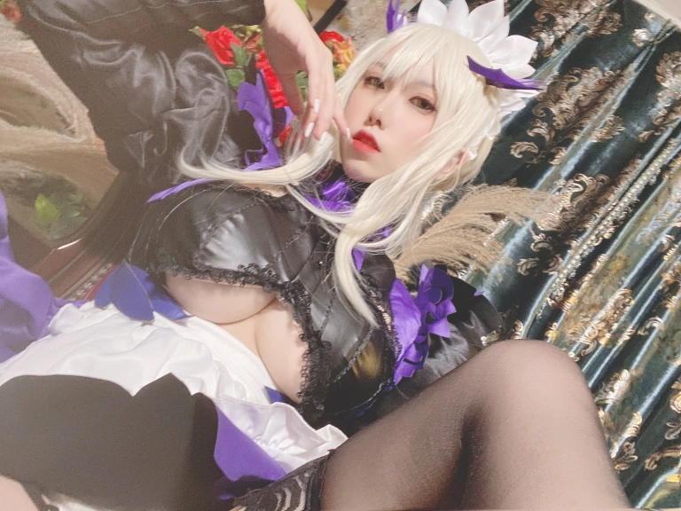 芋圆侑子《黑枪呆女仆自拍》主题写真：24张全套美图，含3个视频