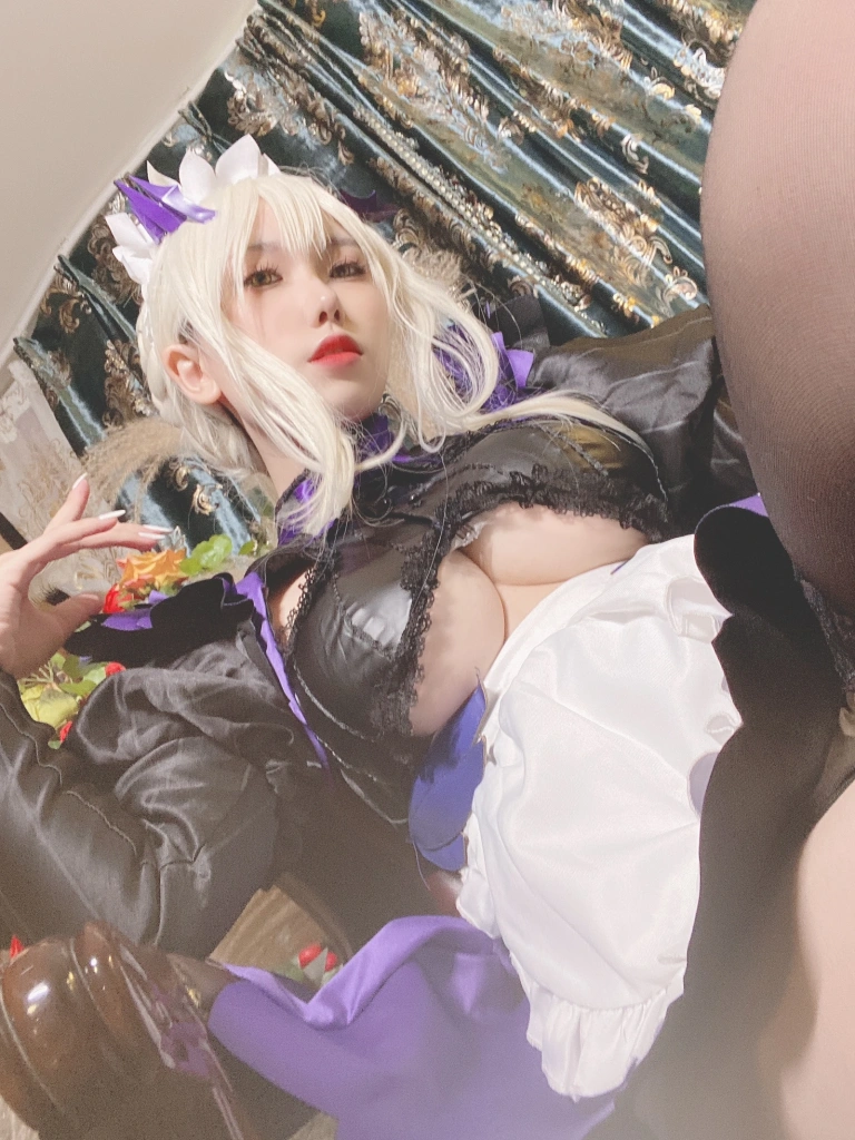 芋圆侑子《黑枪呆女仆自拍》主题写真：24张全套美图，含3个视频