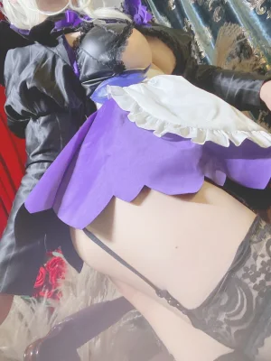 芋圆侑子《黑枪呆女仆自拍》主题写真：24张全套美图，含3个视频