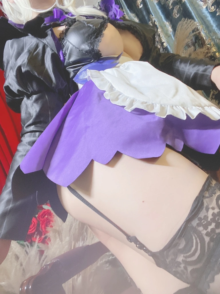 芋圆侑子《黑枪呆女仆自拍》主题写真：24张全套美图，含3个视频