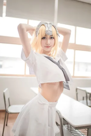 木棉棉《贞德（白）》主题写真：28张全套美图
