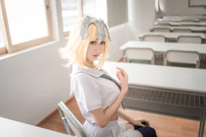 木棉棉《贞德（白）》主题写真：28张全套美图