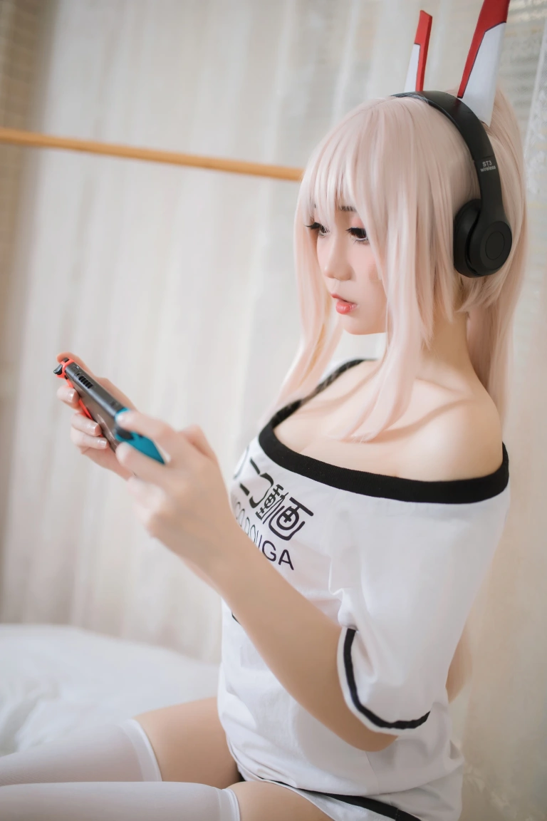 焖焖碳《绫波 宅版本》主题写真：29张全套美图